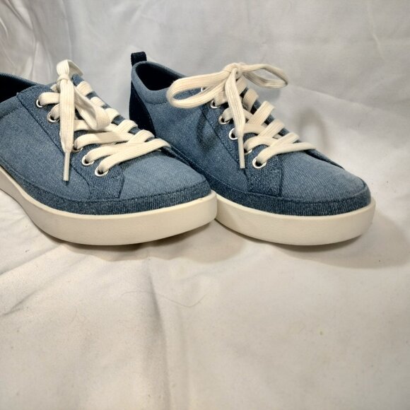 Vionic Winny Low Top Sneaker - Picture 8 of 10